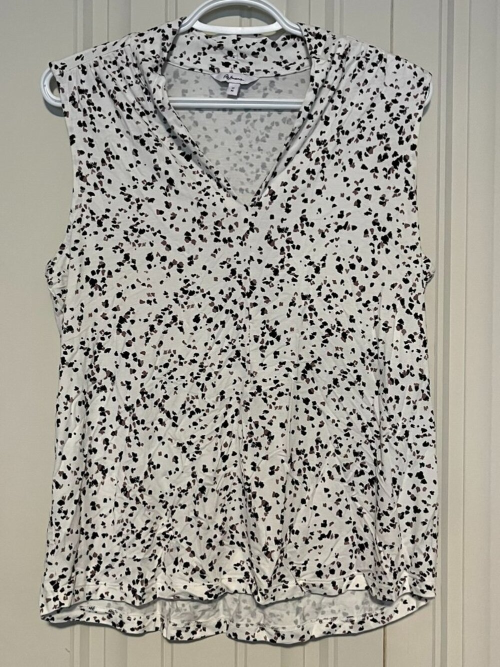 Reitmans Cream Speckled Sleeveless V-Neck Top M